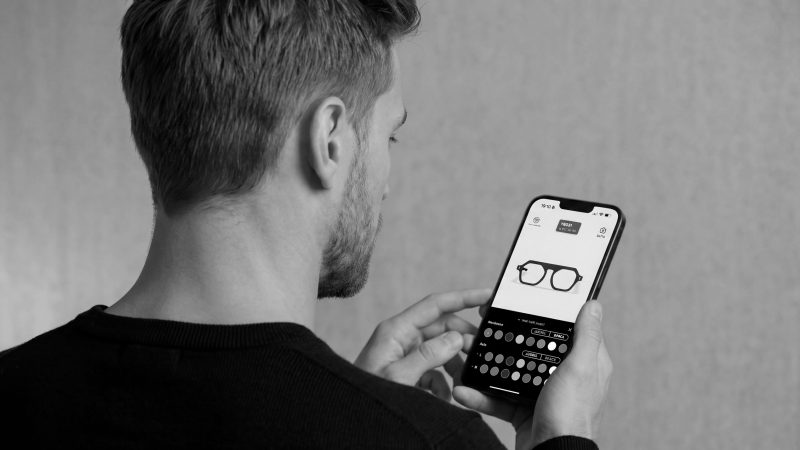 Yoru-Eyewear-Our-Apps-Hero-bn